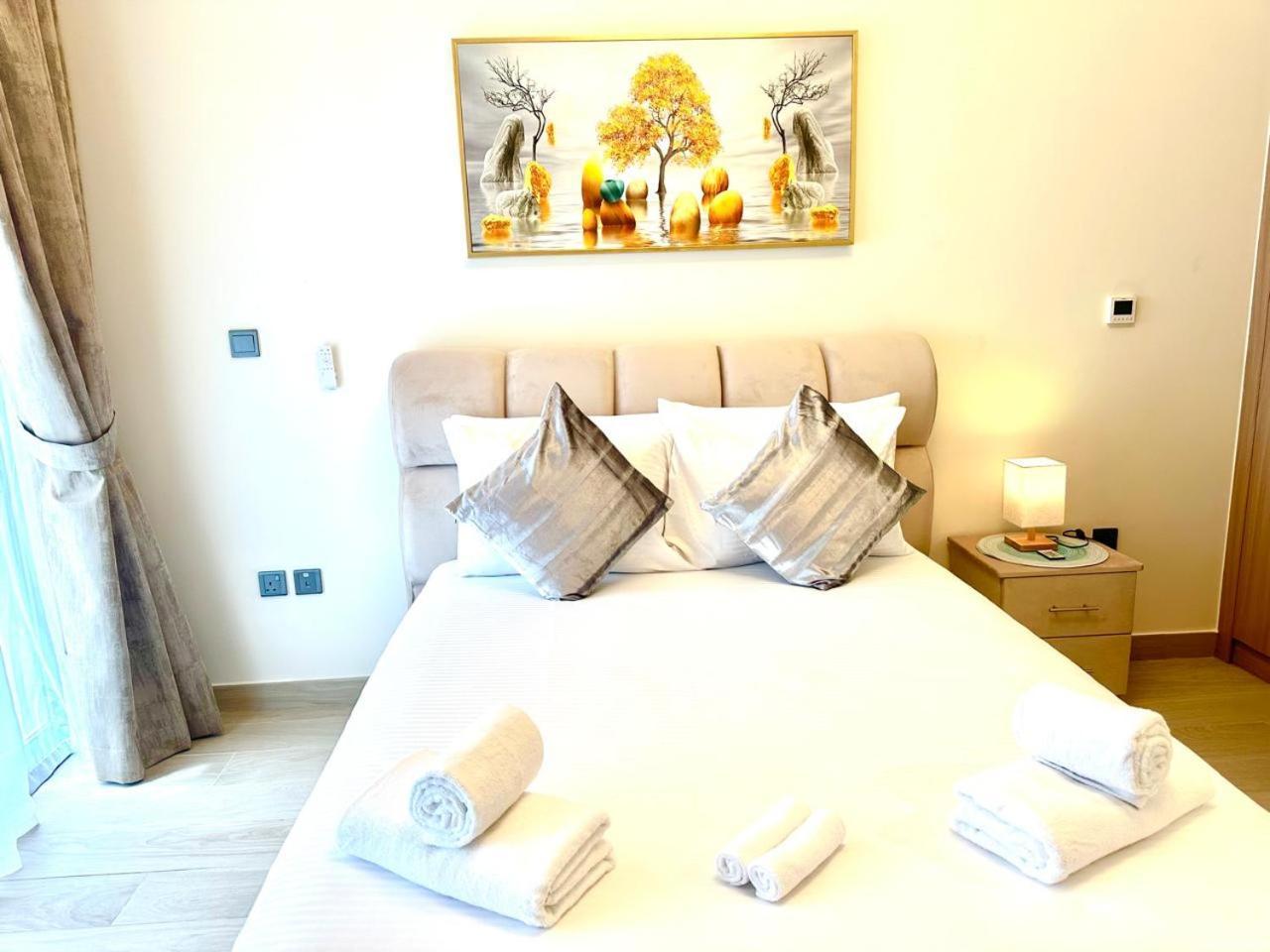 Apartment Living With Burj Khalifa