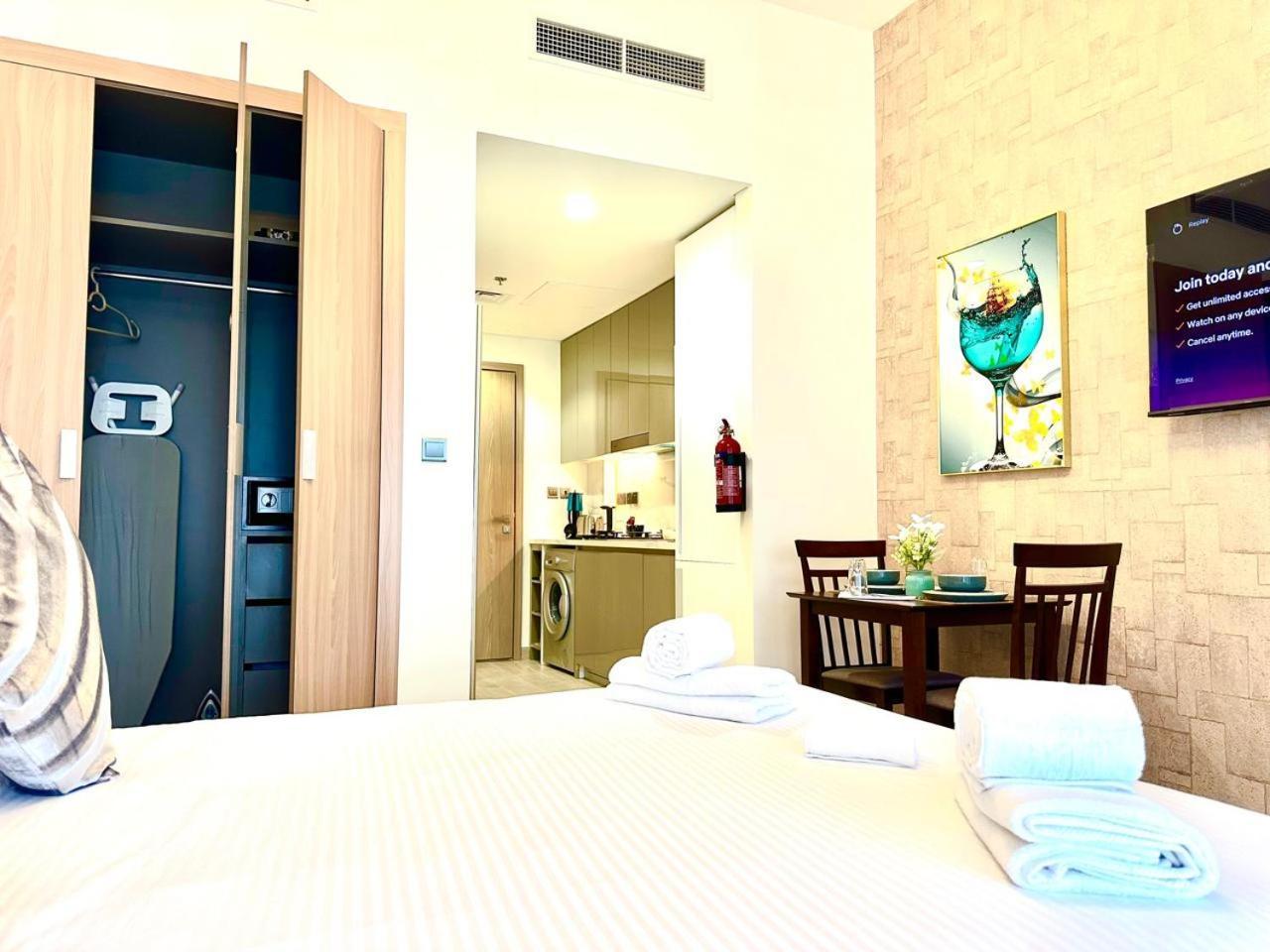 Living With Burj Khalifa Apartment *