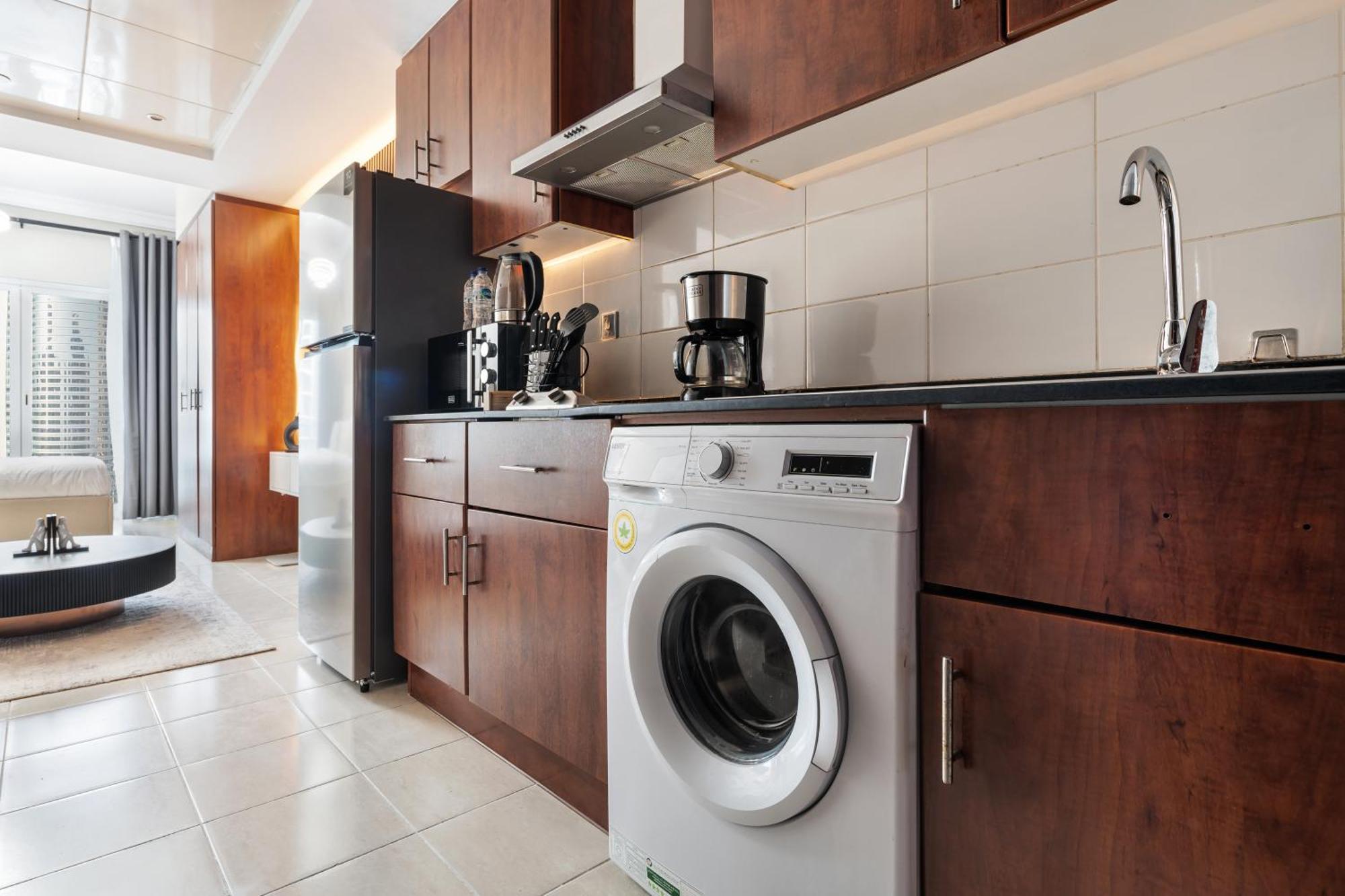 Premium In Jlt Near Metro Apartment *