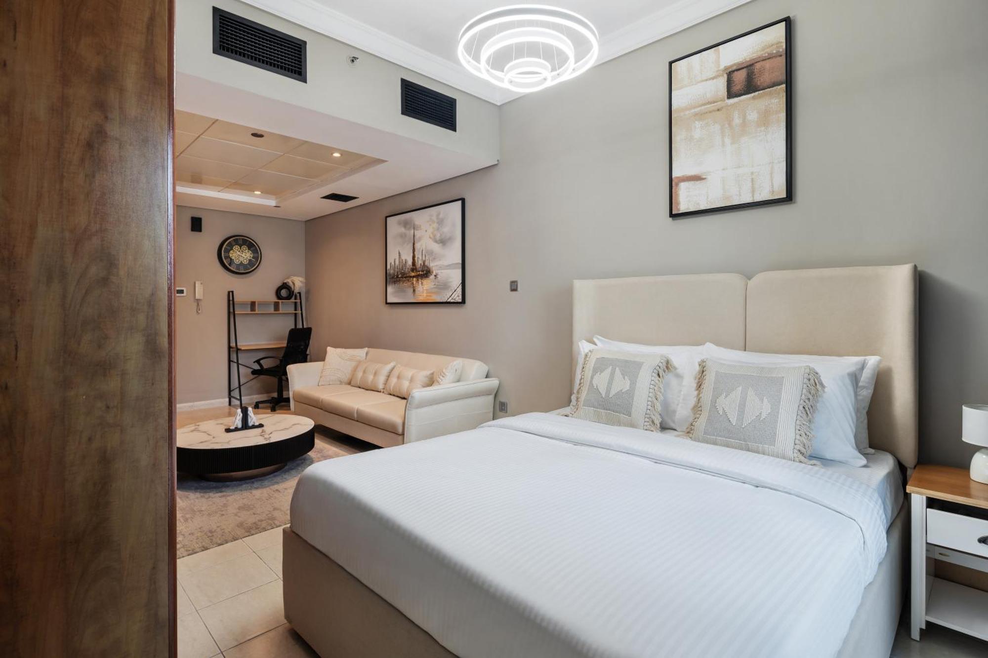 Premium In Jlt Near Metro