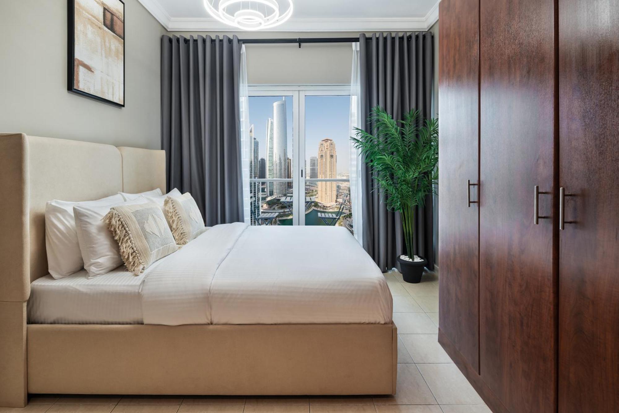 Premium In Jlt Near Metro Apartment *