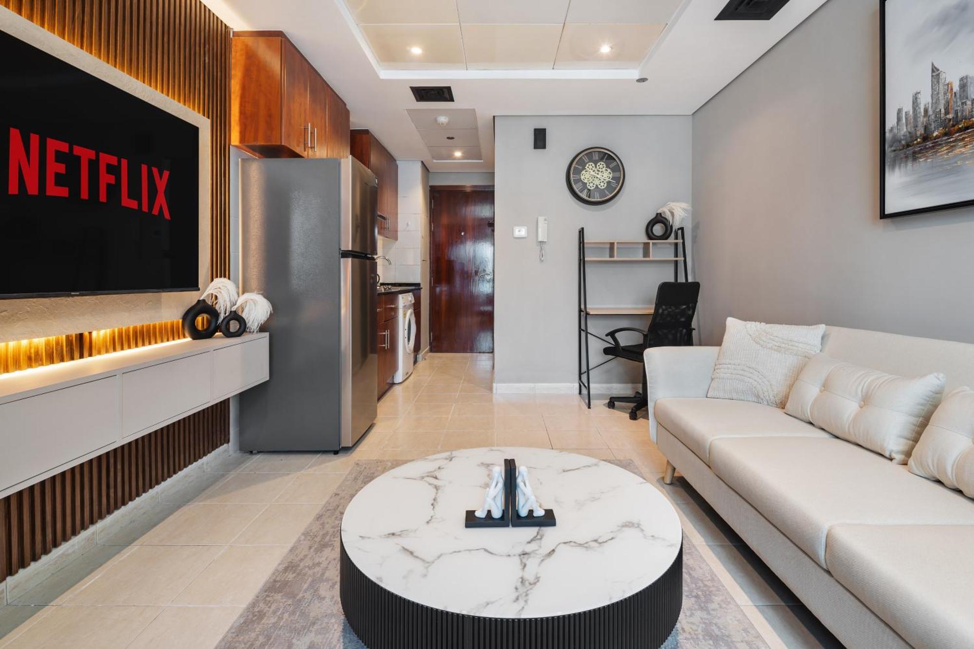 Premium In Jlt Near Metro * Dubai