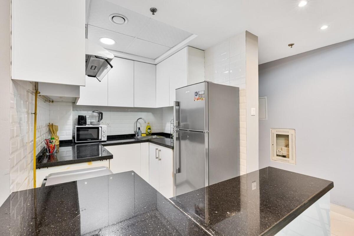 1br With Gym Access And Rooftop Pool Apartment