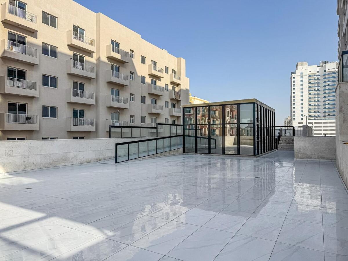 1br With Gym Access And Rooftop Pool Apartment Dubai