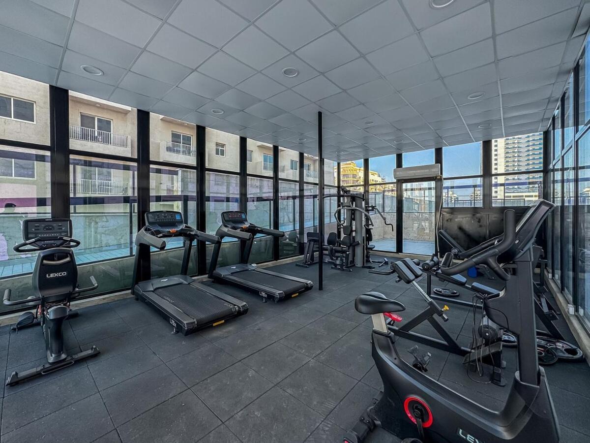 1br With Gym Access And Rooftop Pool Dubai