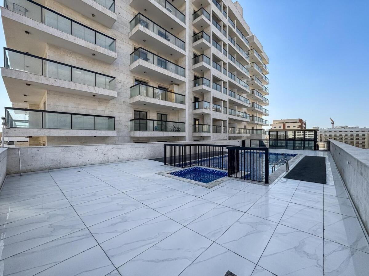 1br With Gym Access And Rooftop Pool * Dubai
