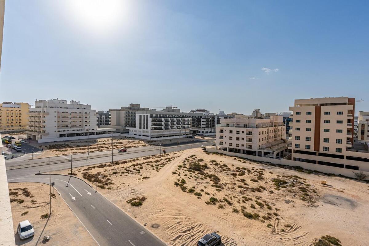 1br With Gym Access And Rooftop Pool Apartment Dubai