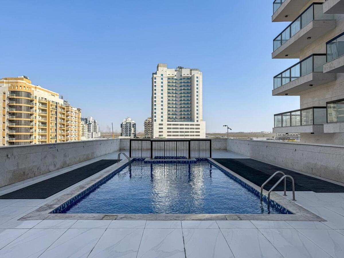 1br With Gym Access And Rooftop Pool Dubai