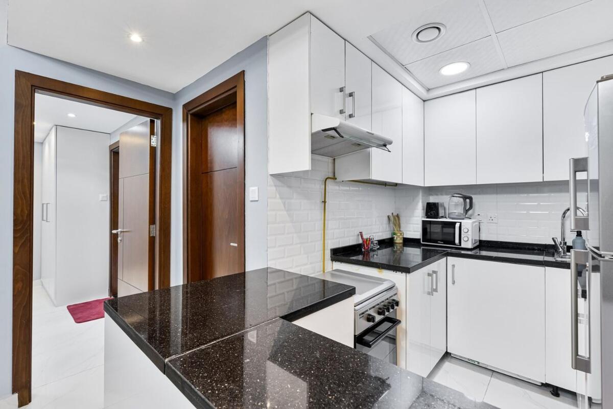 1br With Gym Access And Rooftop Pool * Dubai