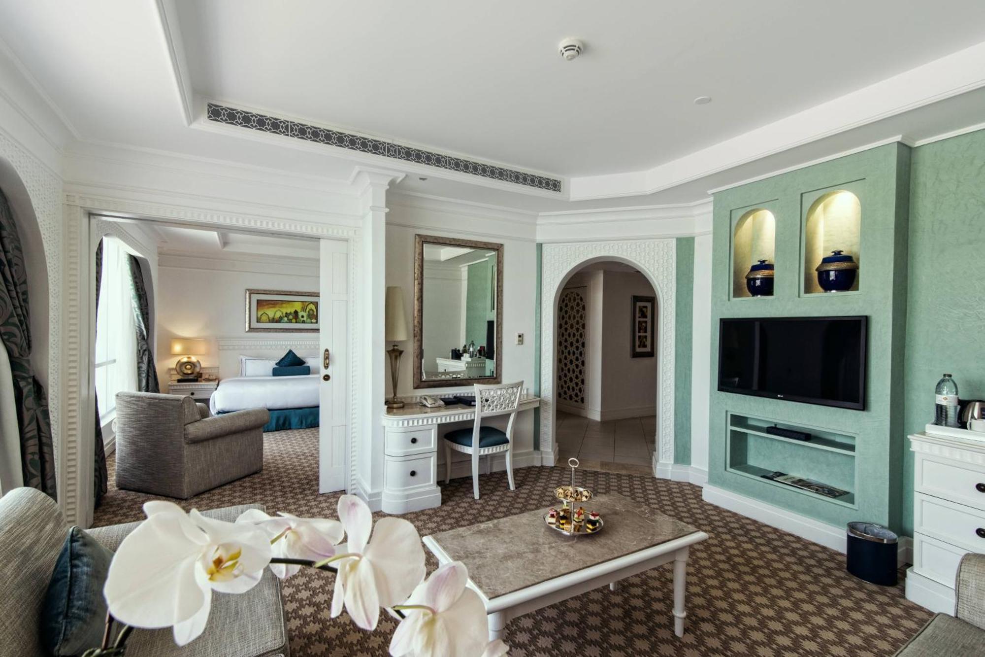 Al Habtoor Grand Resort, Autograph Collection Resort 5*