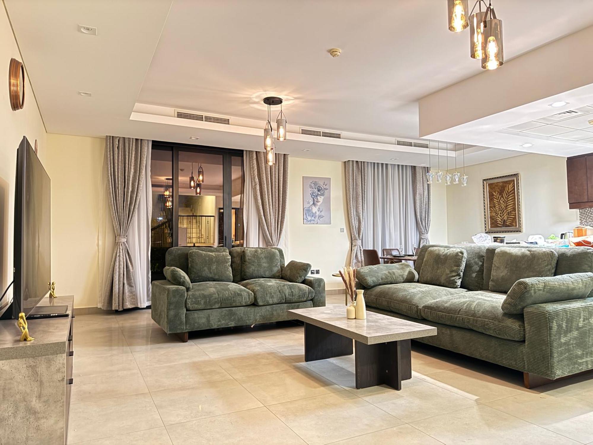 Villa Serene & Spacious 3br En-suite With Assistant's - Walk To Mall & Restaurants *