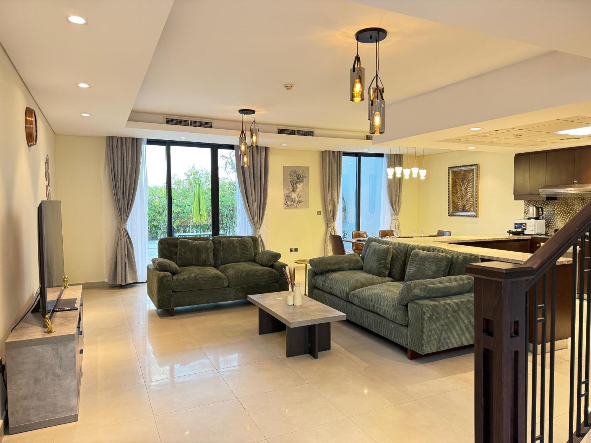 Villa Serene & Spacious 3br En-suite With Assistant's - Walk To Mall & Restaurants Dubai