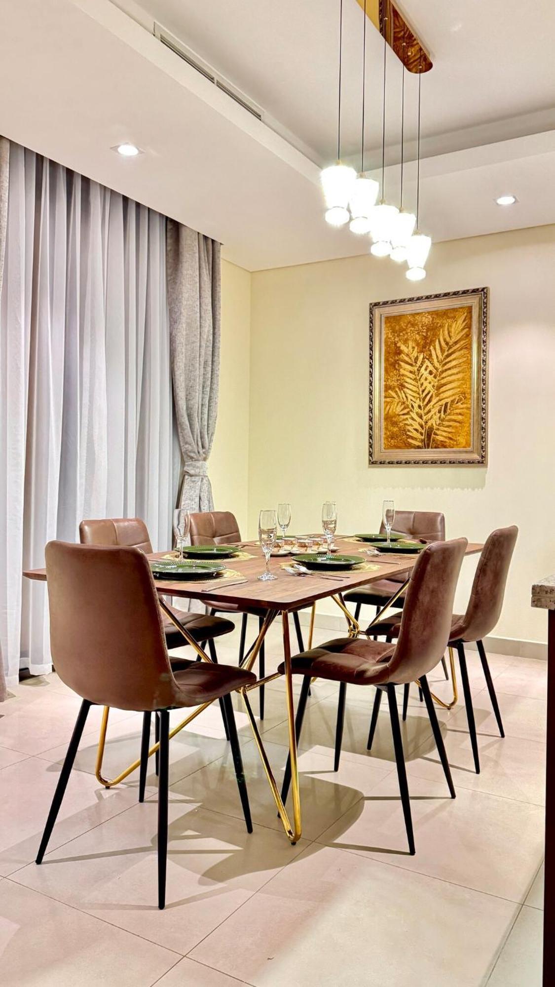 Serene & Spacious 3br En-suite With Assistant's - Walk To Mall & Restaurants *