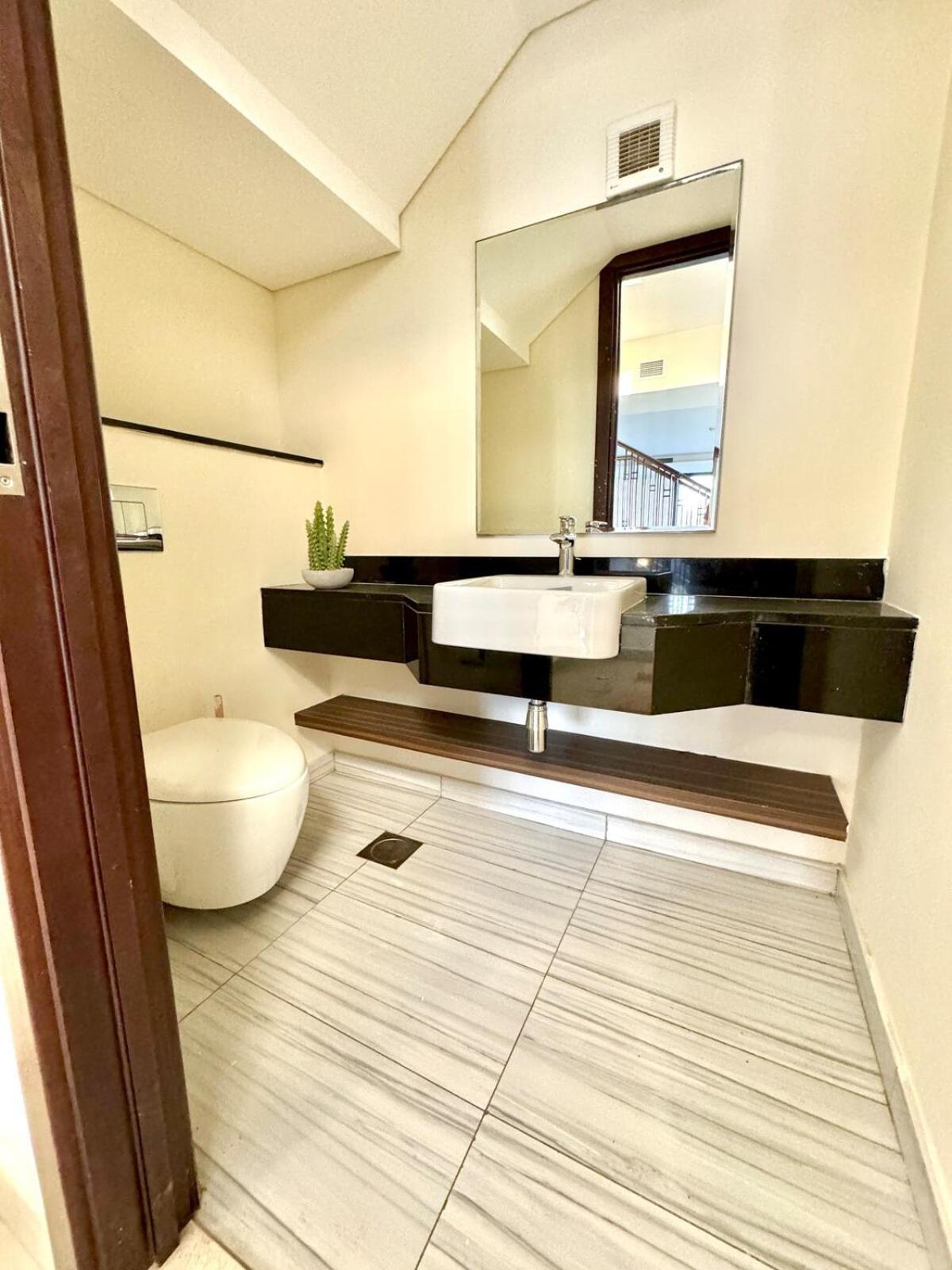 Serene & Spacious 3br En-suite With Assistant's - Walk To Mall & Restaurants *