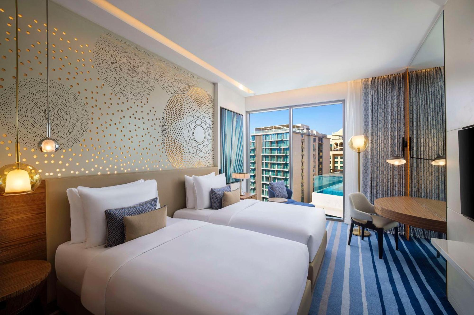 Tumbi West Palm Dubai,tapestry Collection Hilton Hotel Dubai