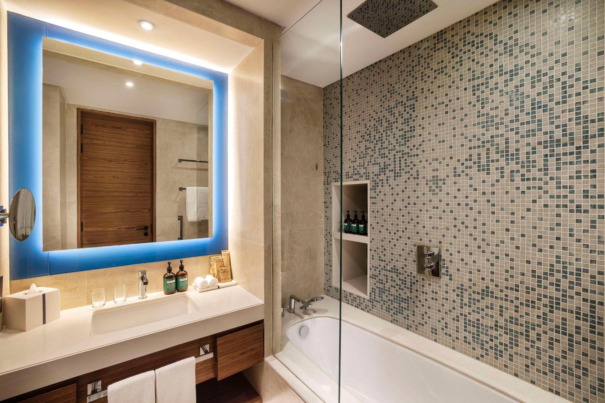 Hotel Tumbi West Palm Dubai,tapestry Collection Hilton 4*