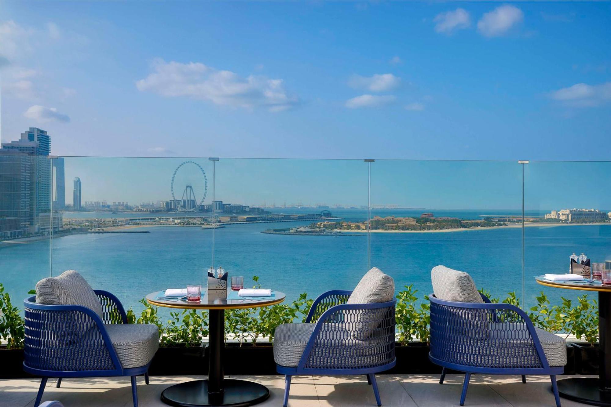Tumbi West Palm Dubai,tapestry Collection Hilton 4* Dubai