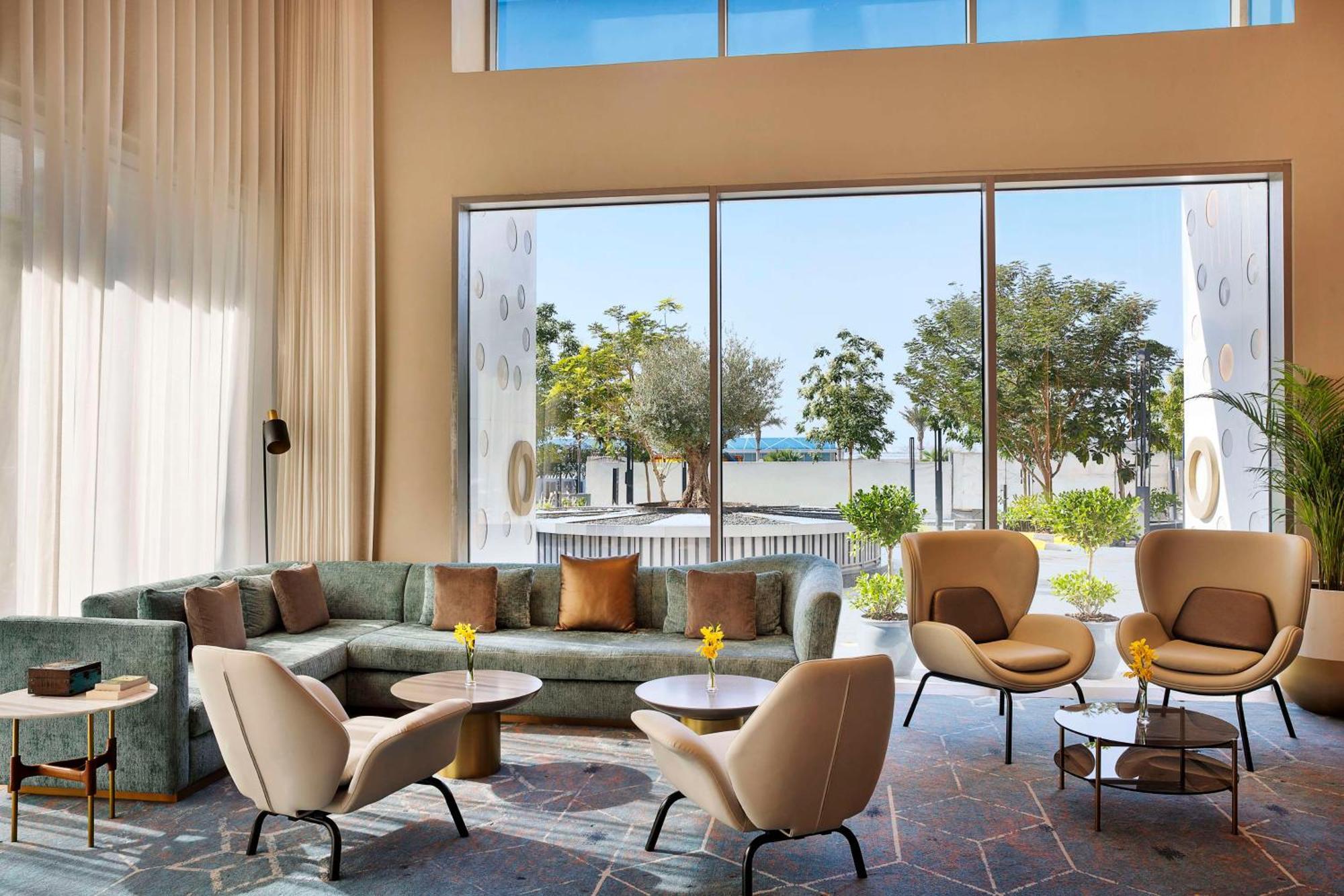 Tumbi West Palm Dubai,tapestry Collection Hilton Hotel Dubai