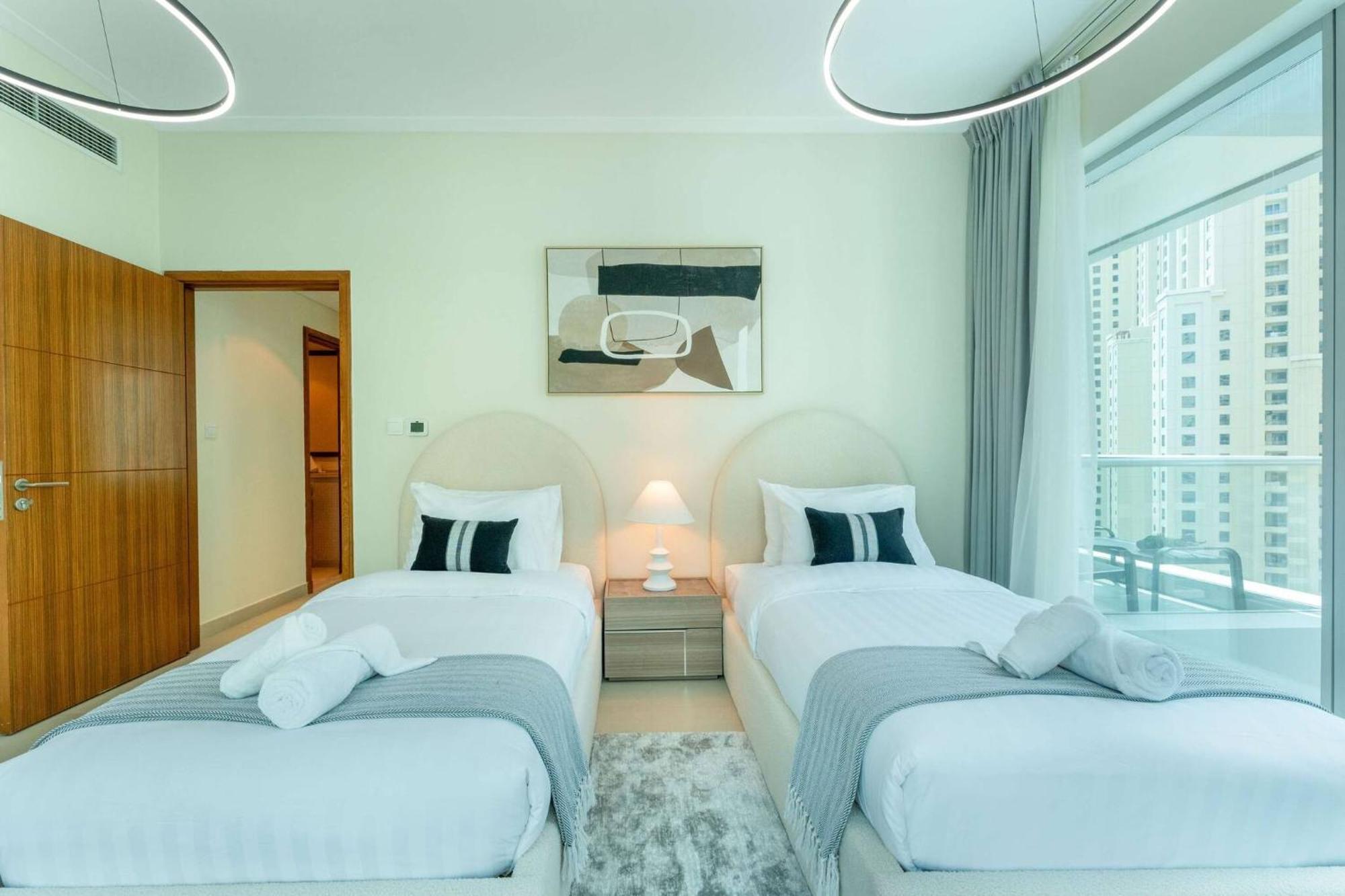 Luxurious 2 Bedroom Delphine Tower By Pk Holidays * Dubai
