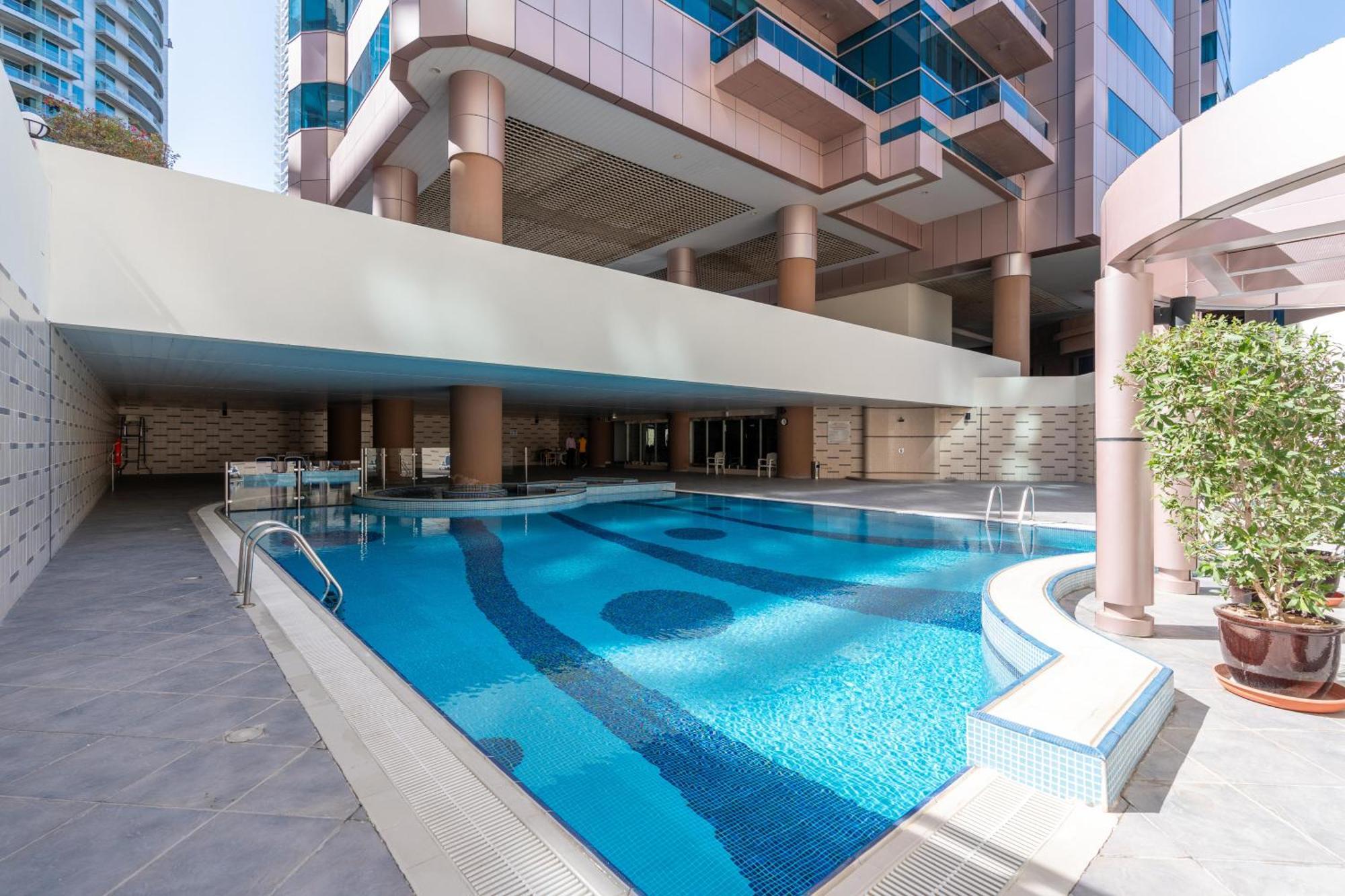 Stylish 1-bedroom With Breathtaking Views At Marina *
