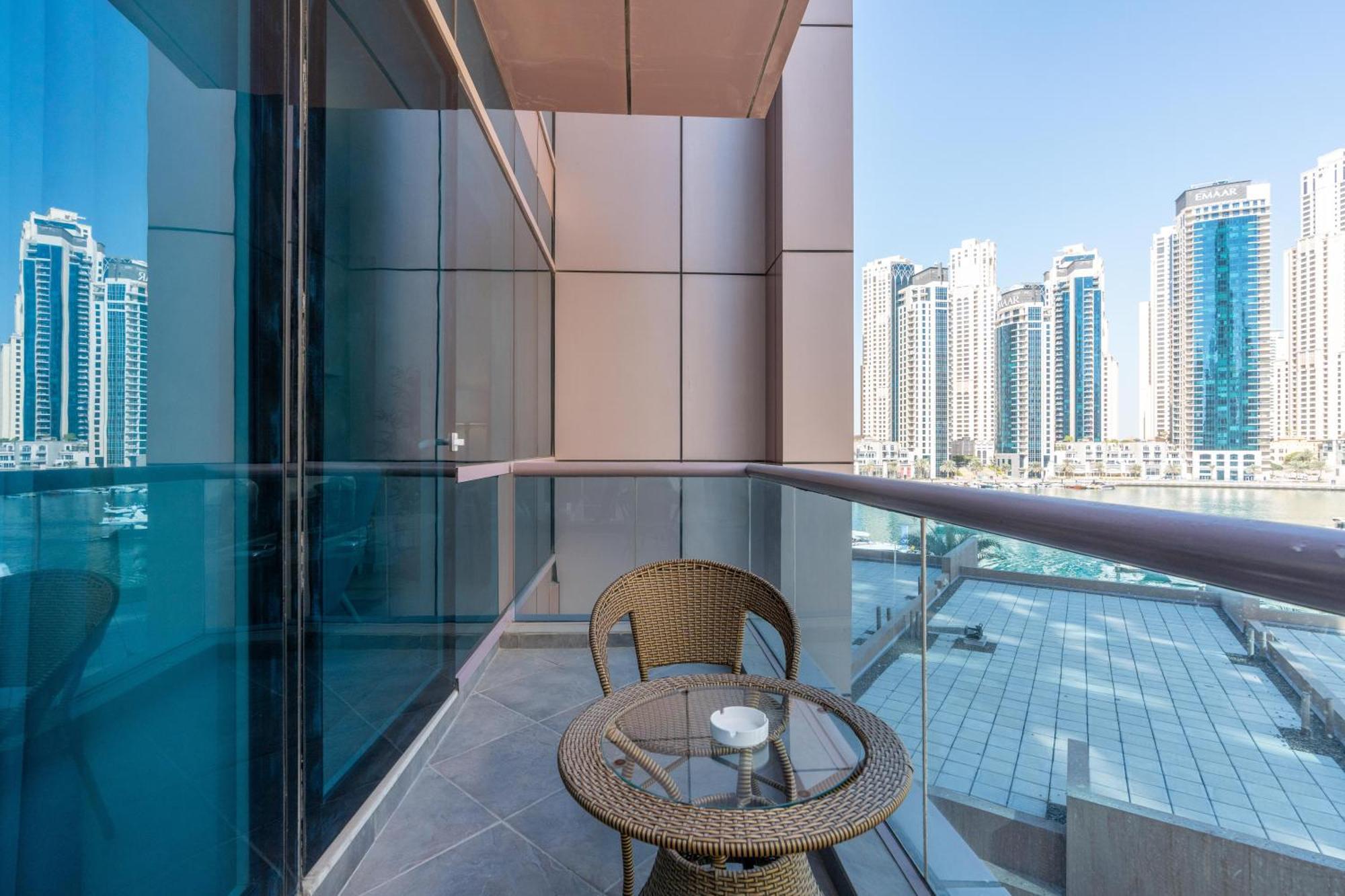 Stylish 1-bedroom With Breathtaking Views At Marina Holiday home Dubai