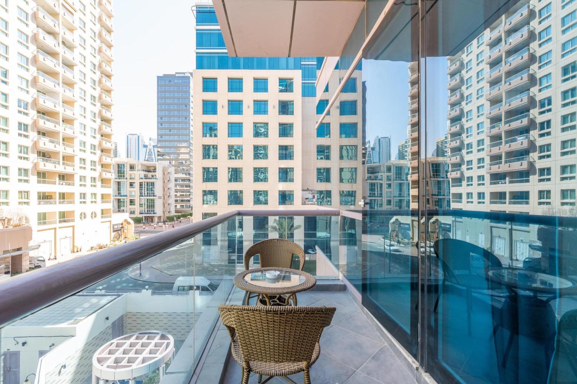 Stylish 1-bedroom With Breathtaking Views At Marina Holiday home Dubai