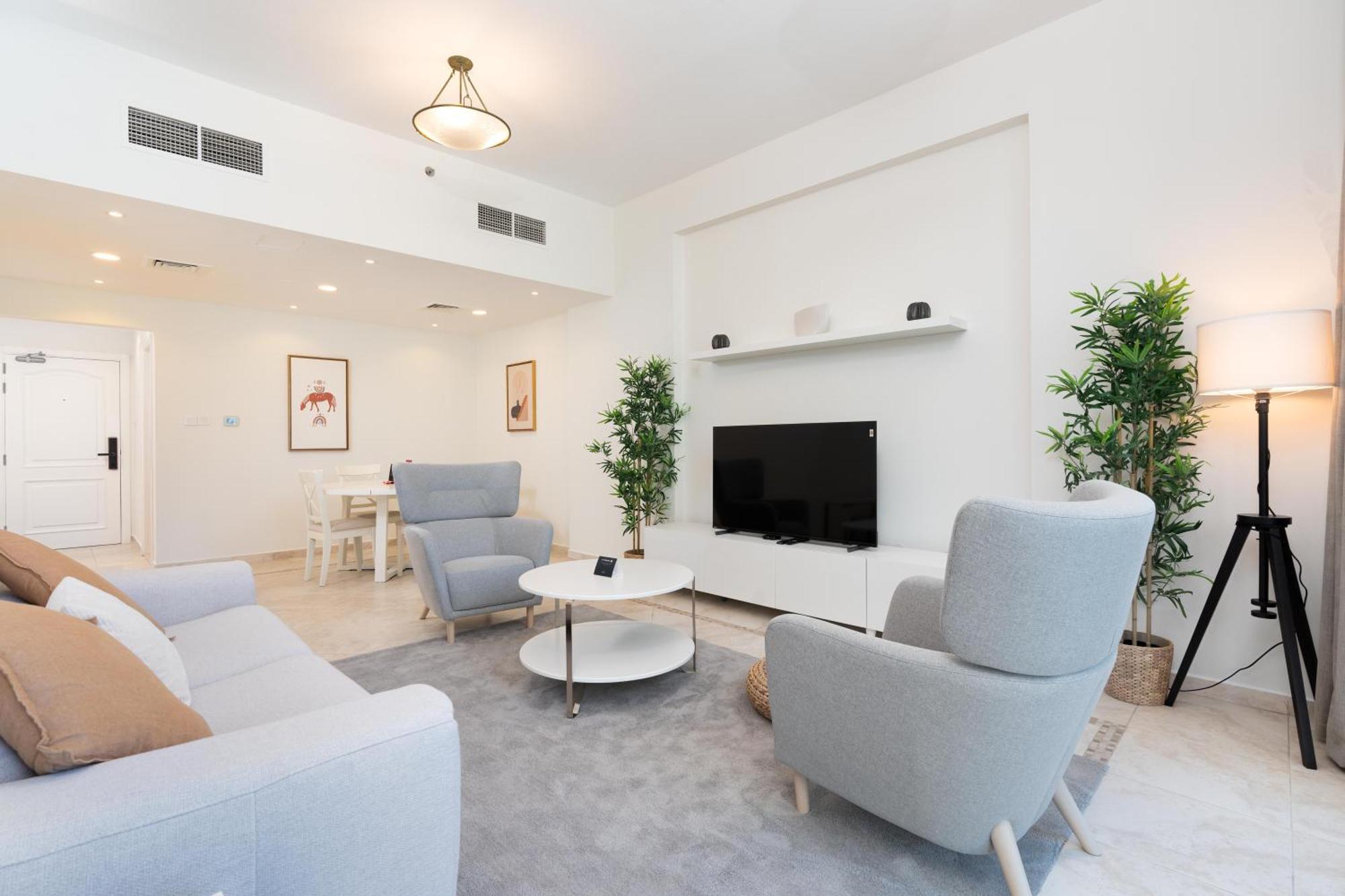 Stylish 1-bedroom With Breathtaking Views At Marina Dubai