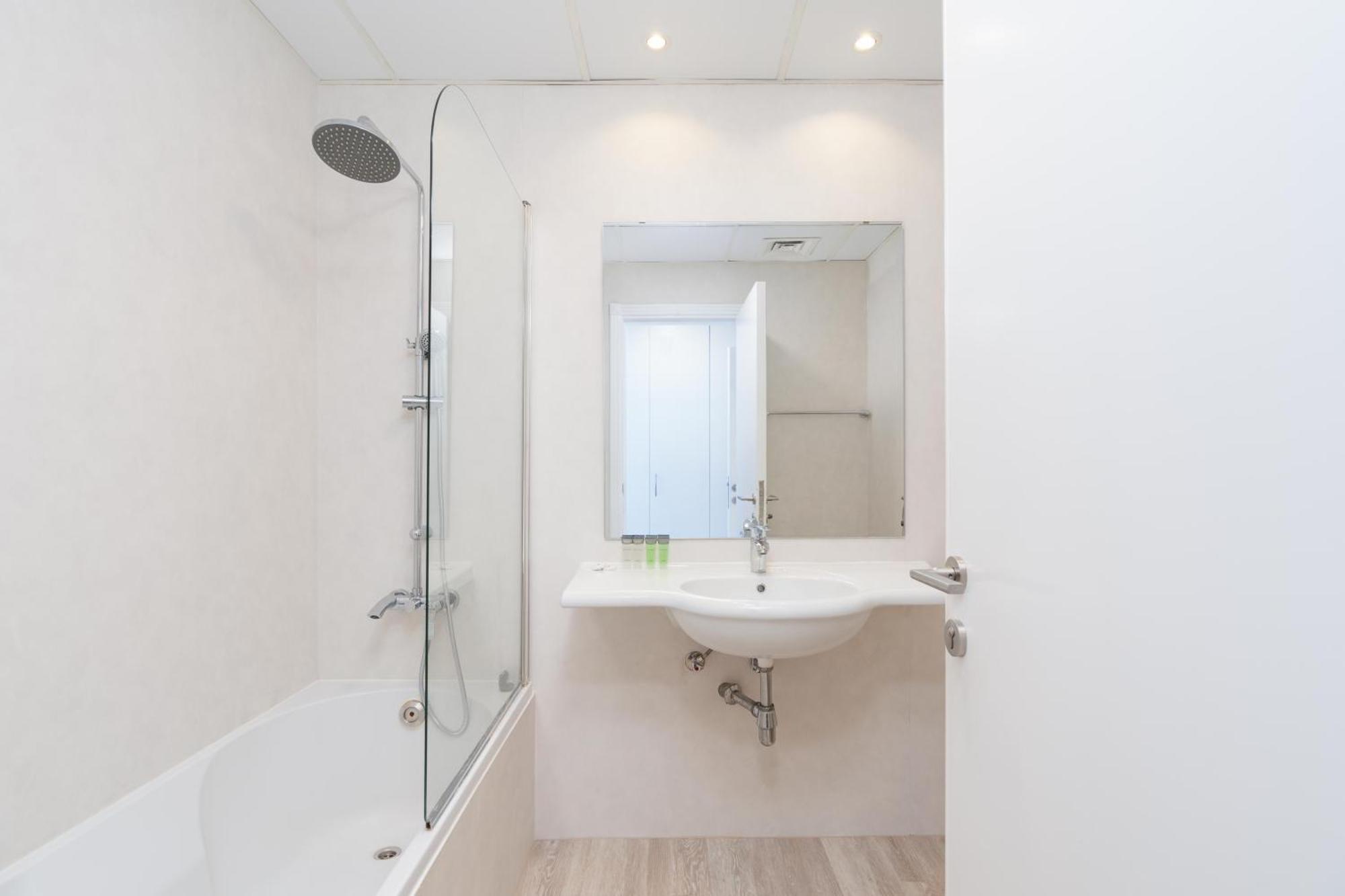 Stylish 1-bedroom With Breathtaking Views At Marina Holiday home