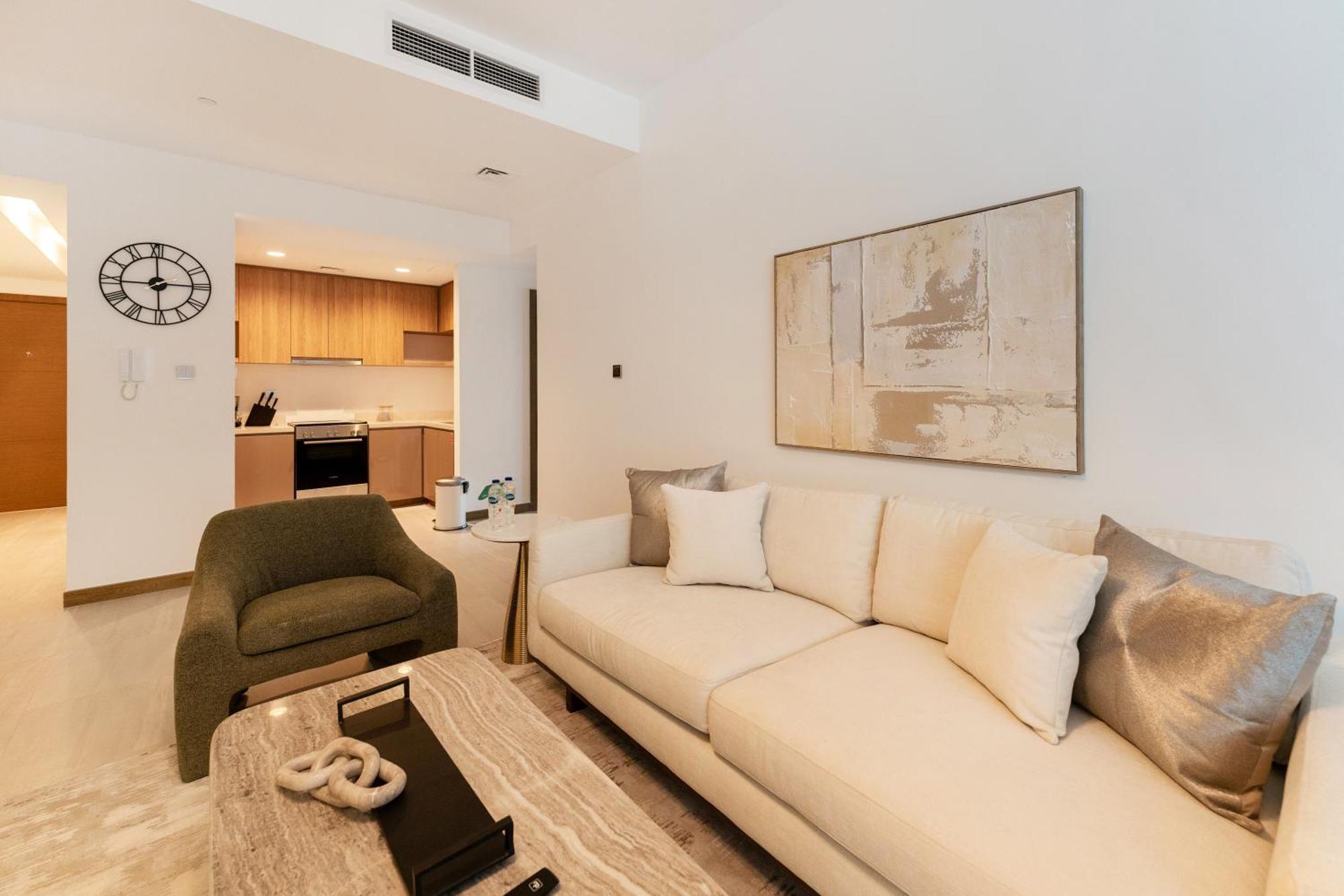 Apartment Fam Living Contemporary 2br Oasis Waterfront Comfort Close To Downtown