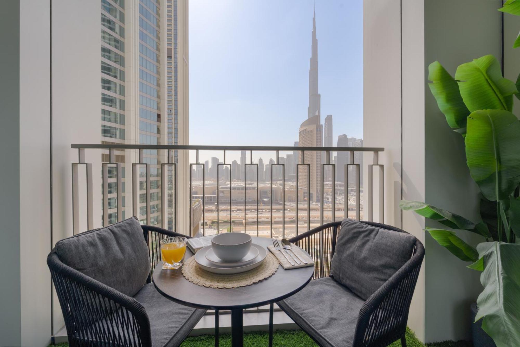 Apartment Amazing 2br Burj Khalifa View Steps Walk To Dubaimall Dubai