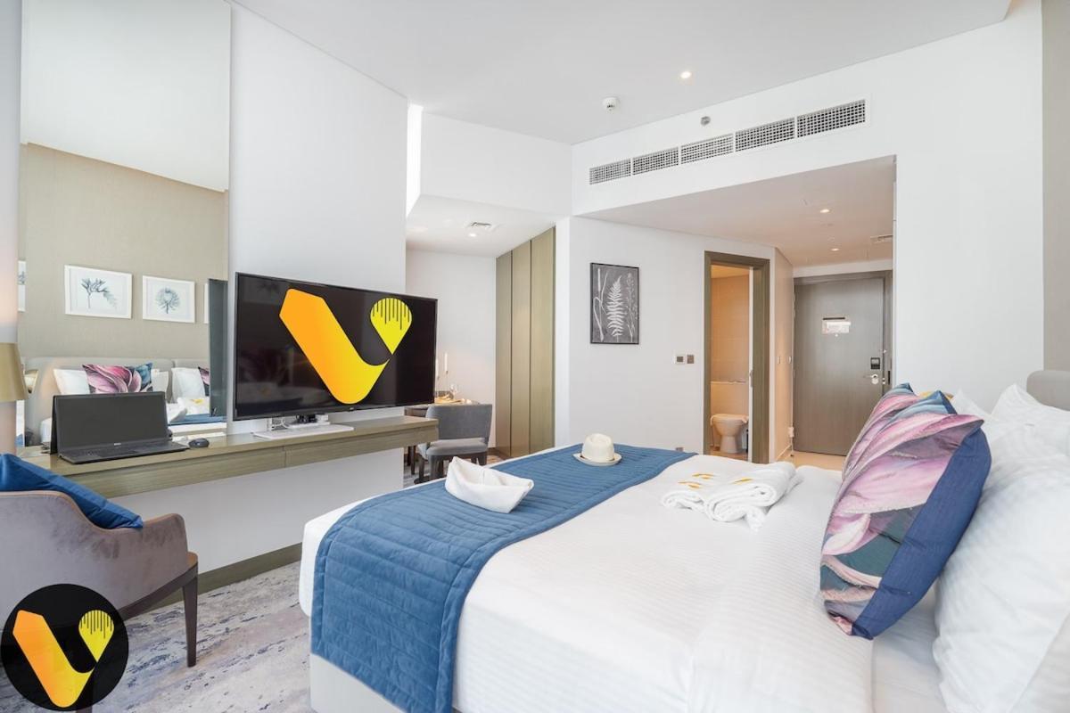 Vogue Damac Maison Prive Balcony & Pool With Canal View Prime Business Bay Location, Steps From Downtown & Burj Khalifa Apartment Dubai