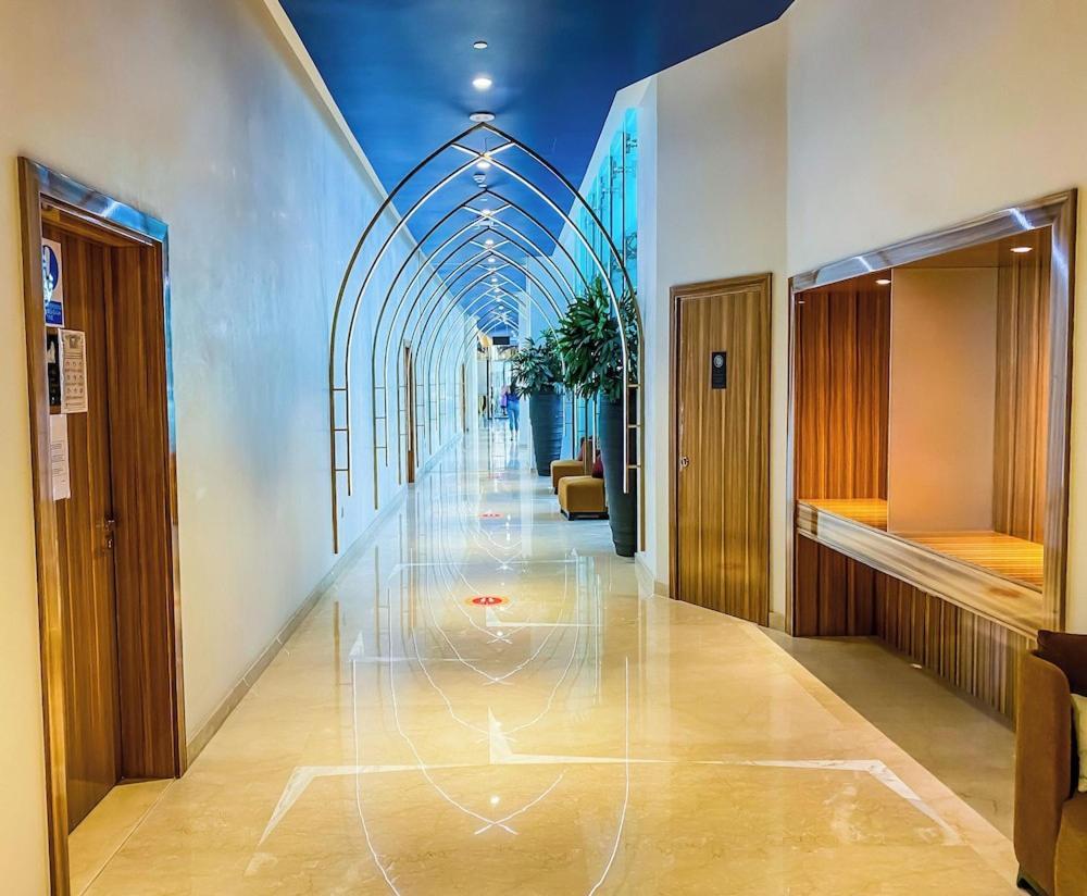 Vogue Damac Maison Prive Balcony & Pool With Canal View Prime Business Bay Location, Steps From Downtown & Burj Khalifa Apartment