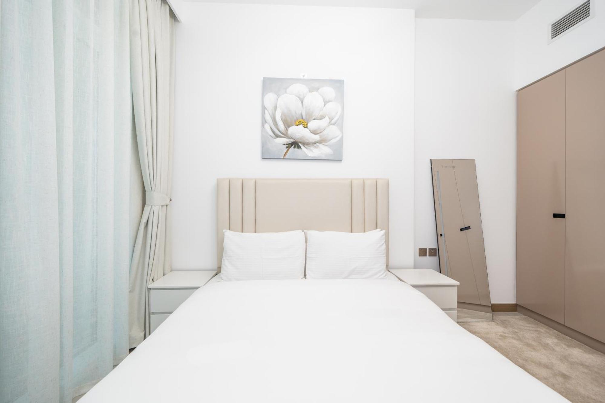 Apartment Exquisite 1-bedroom Fully Furnished At Missoni
