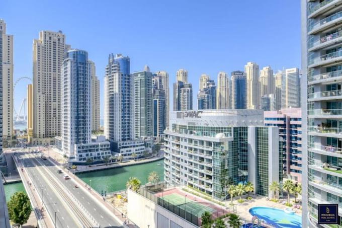 Apartment In Marina Near Dmcc Metro Zumurud Tower