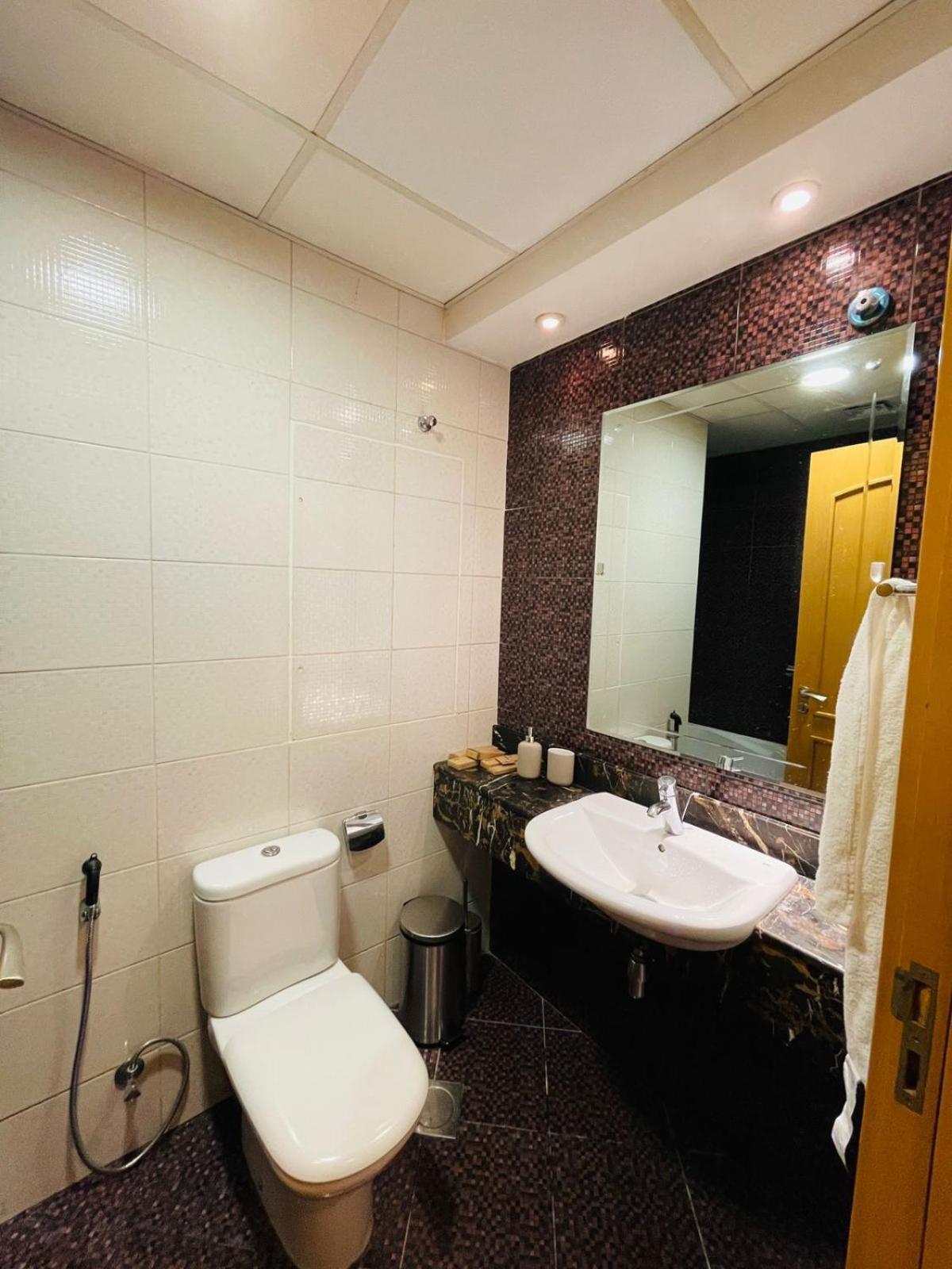 In Marina Near Dmcc Metro Zumurud Tower Apartment *