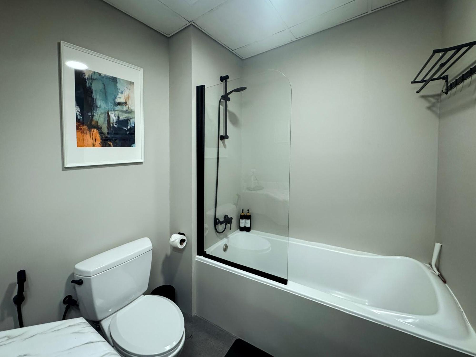 Luxury - Discovery Gardens, 10 Minutes Drive To Marina Apartment *