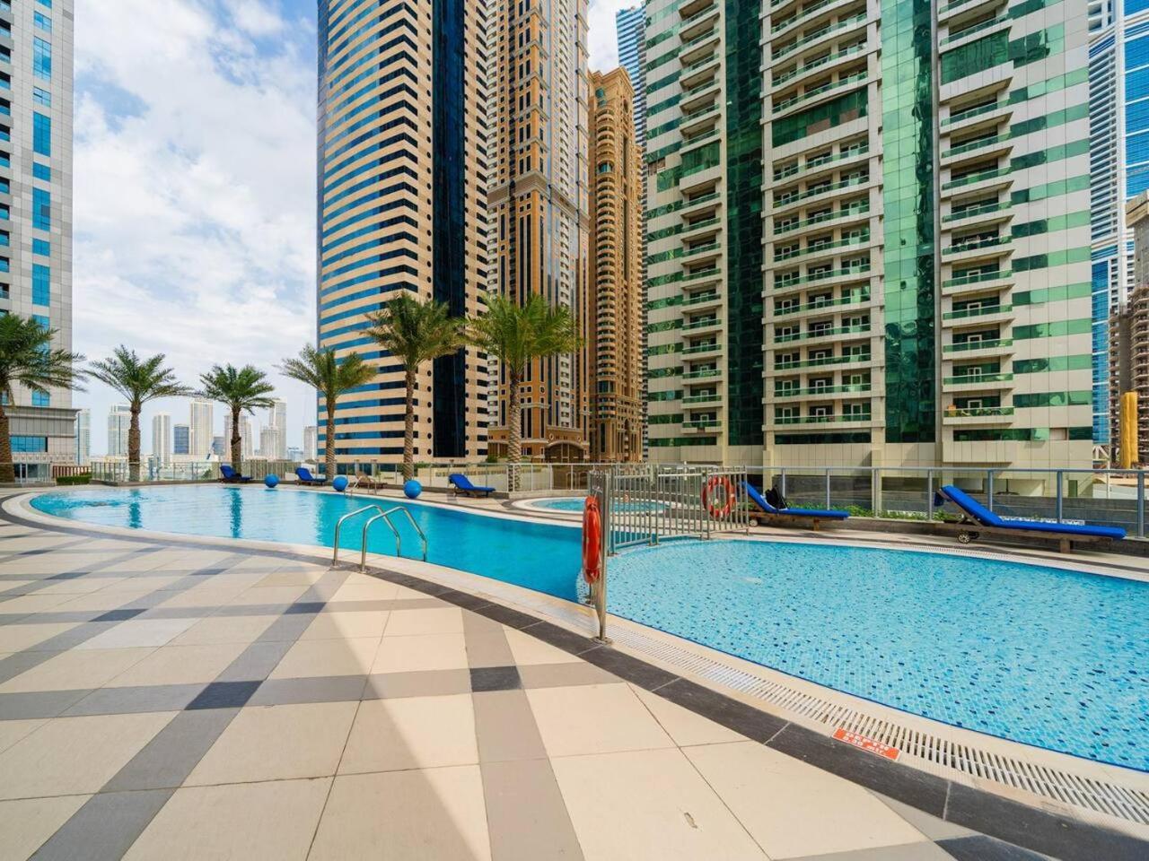 Bright And Spacious 3 Bedroom Retreat In Marina Apartment Dubai