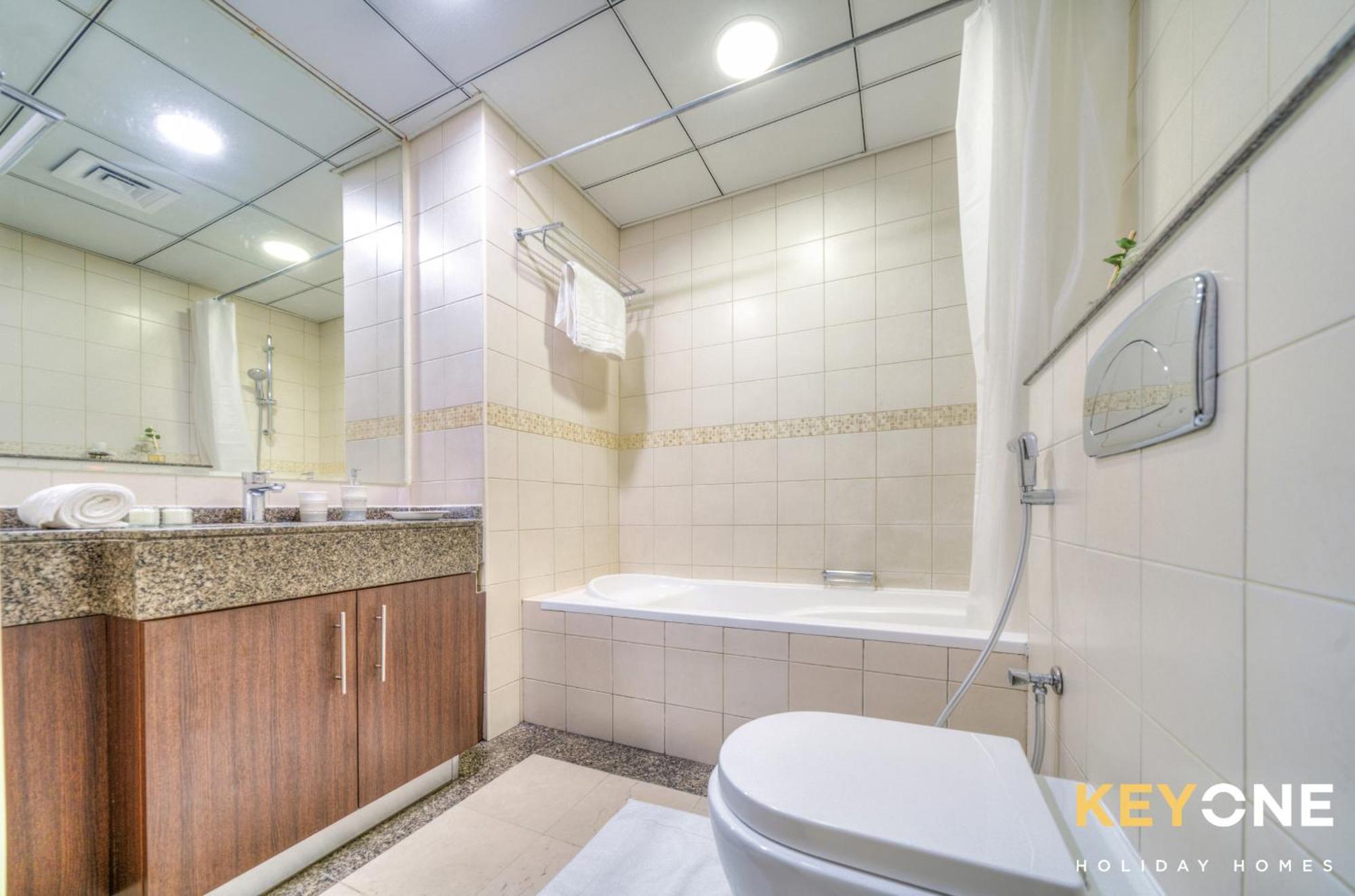 Contemporary One Bedroom With Full Marina View *