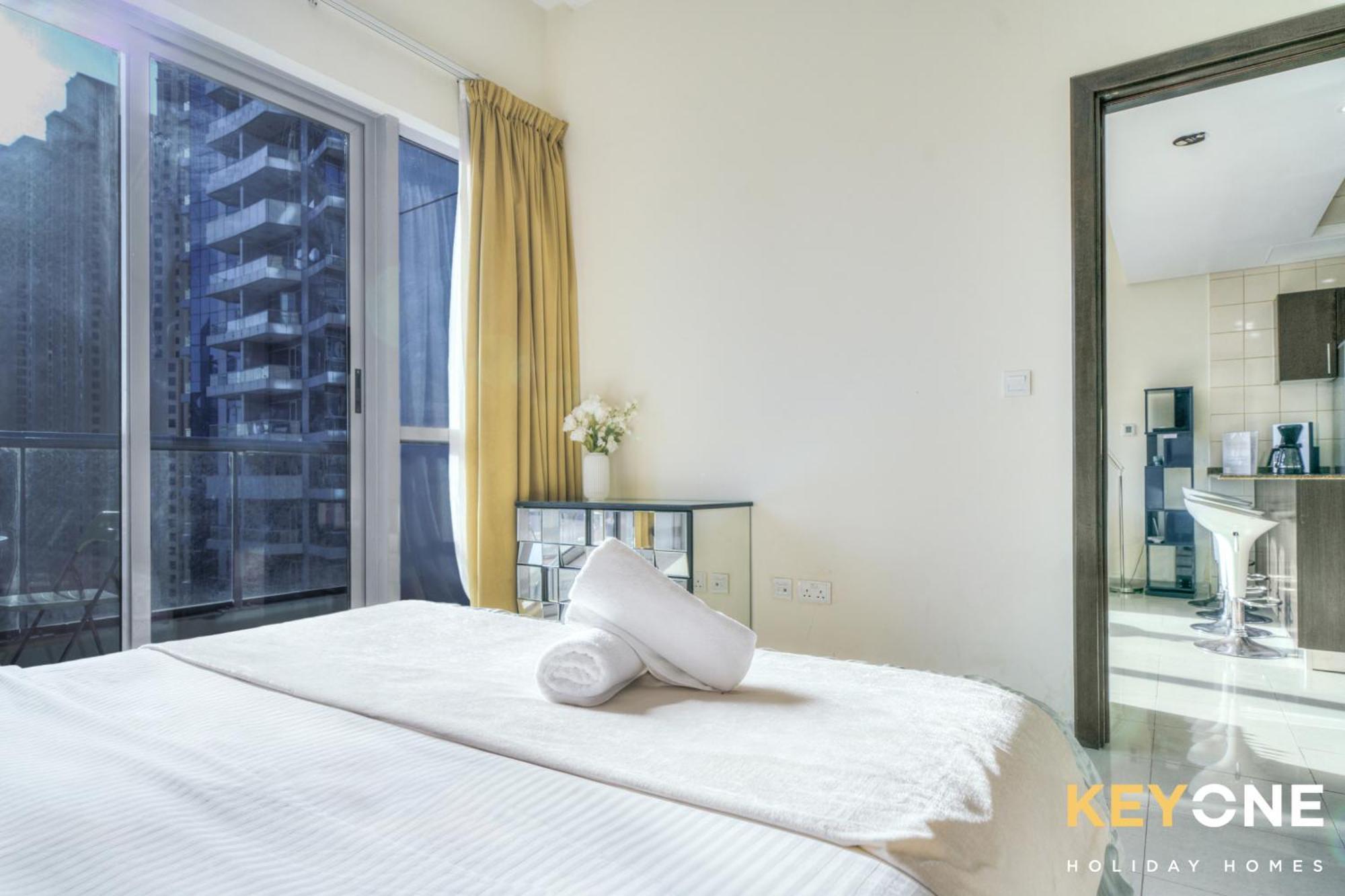 Contemporary One Bedroom With Full Marina View Apartment *