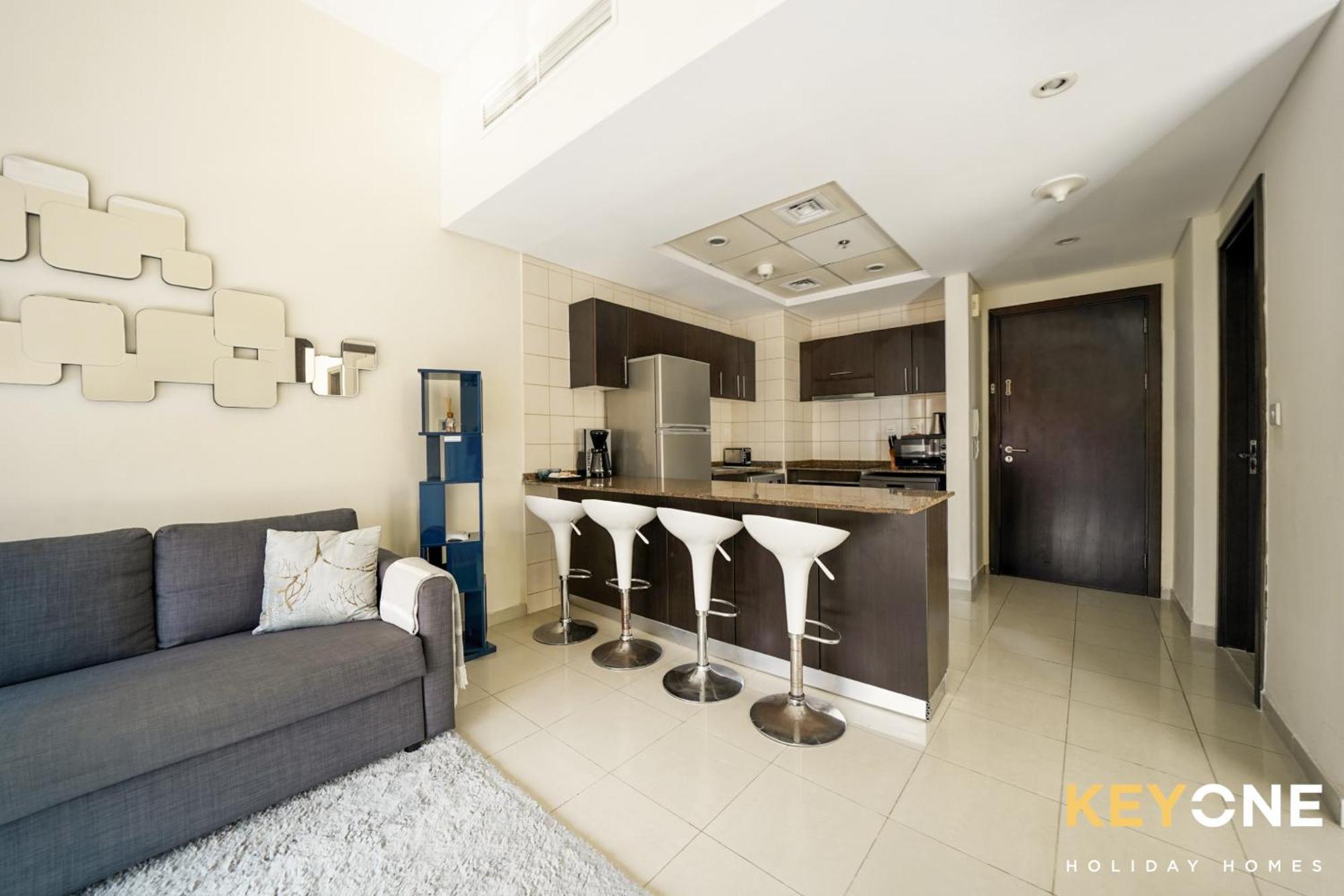 Contemporary One Bedroom With Full Marina View Apartment *