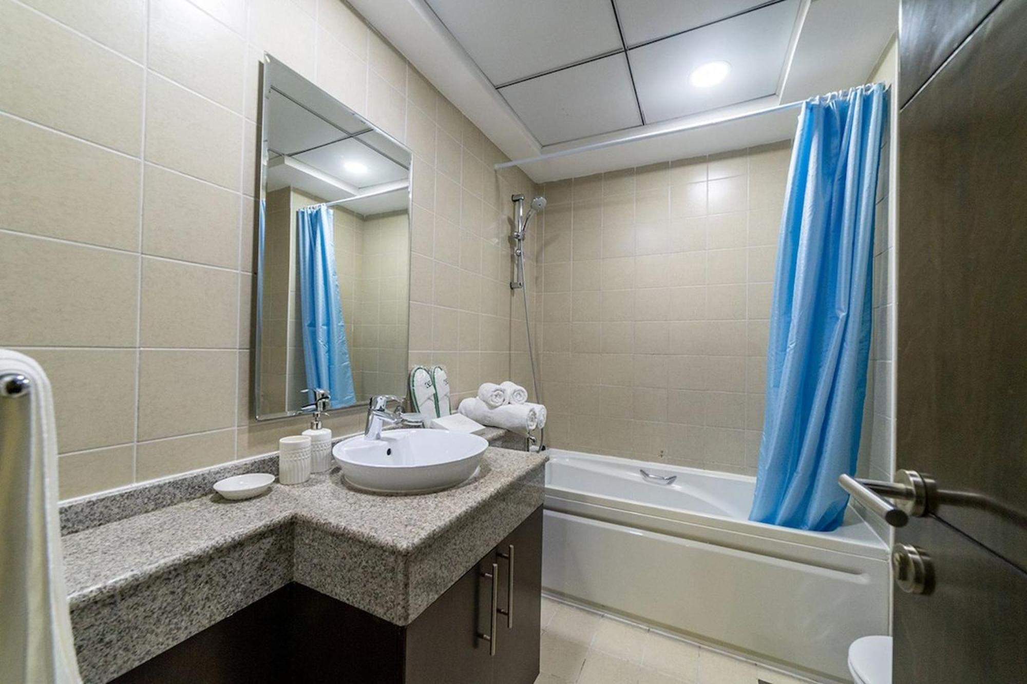 1br With Marina View In Torch Tower, Marina By Pk Holidays Apartment