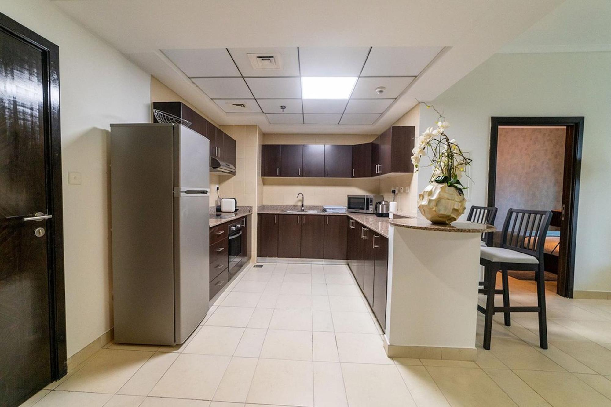 1br With Marina View In Torch Tower, Marina By Pk Holidays Apartment *