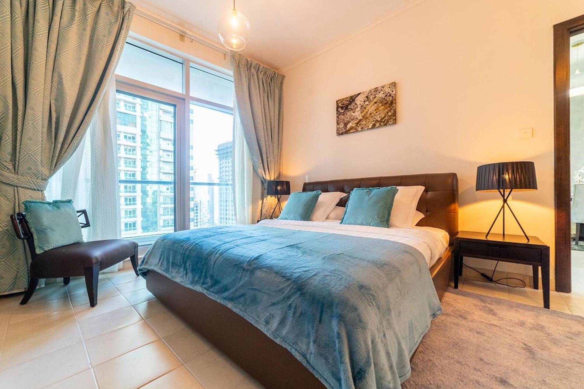 1br With Marina View In Torch Tower, Marina By Pk Holidays *