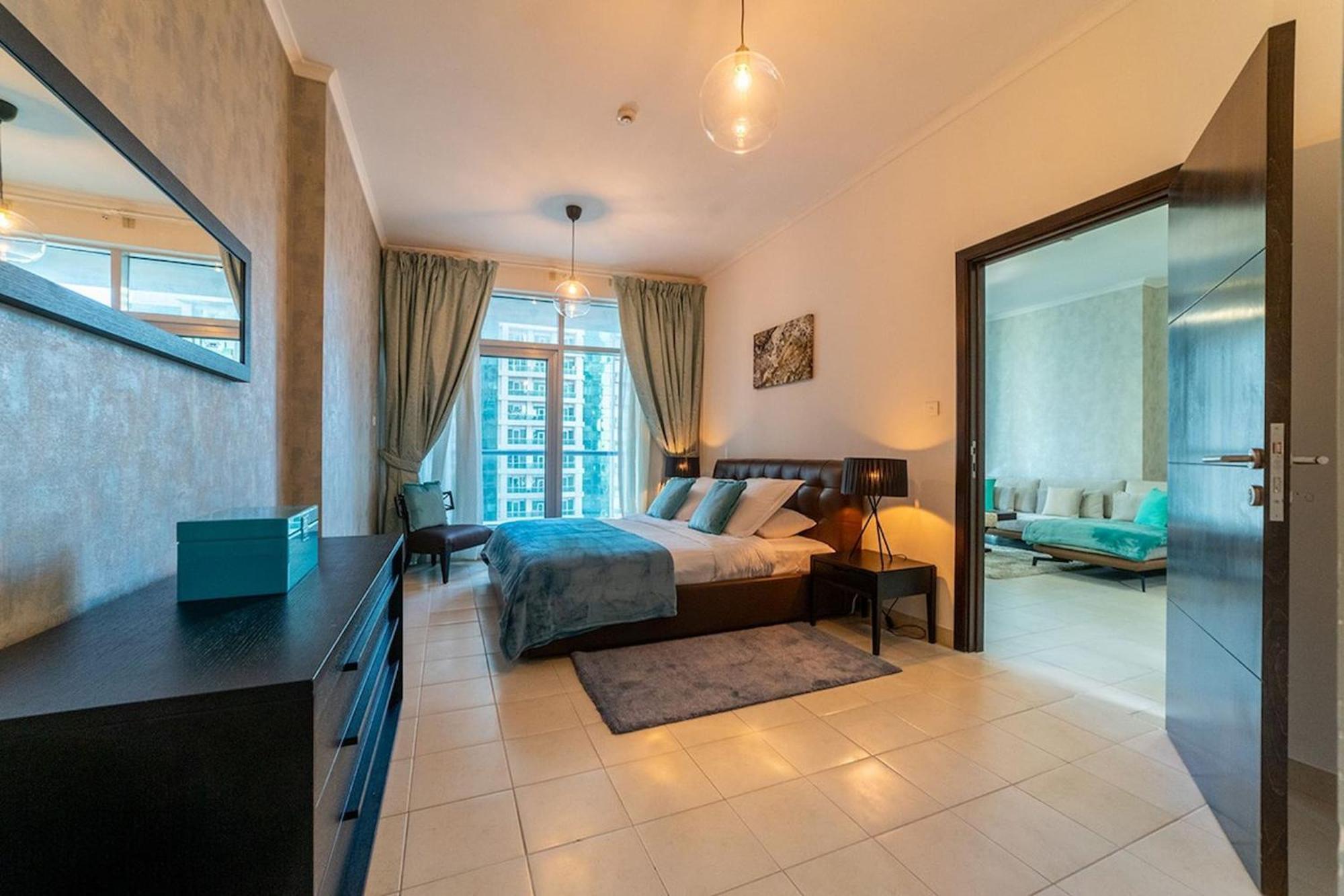 1br With Marina View In Torch Tower, Marina By Pk Holidays