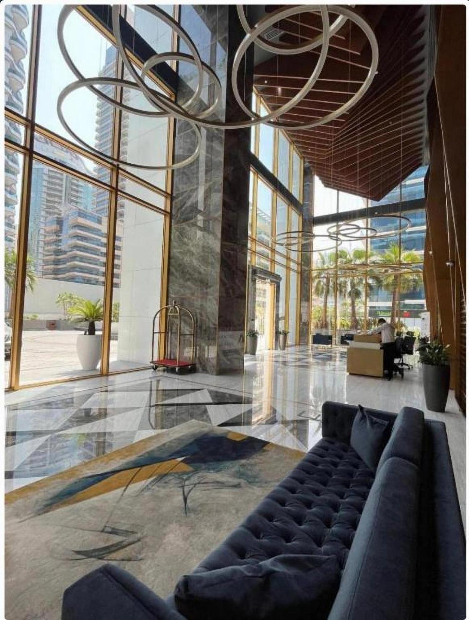 Apartment Vayk- Ultra Modern 3 Bd Marina Retreat With Stunning Views Dubai