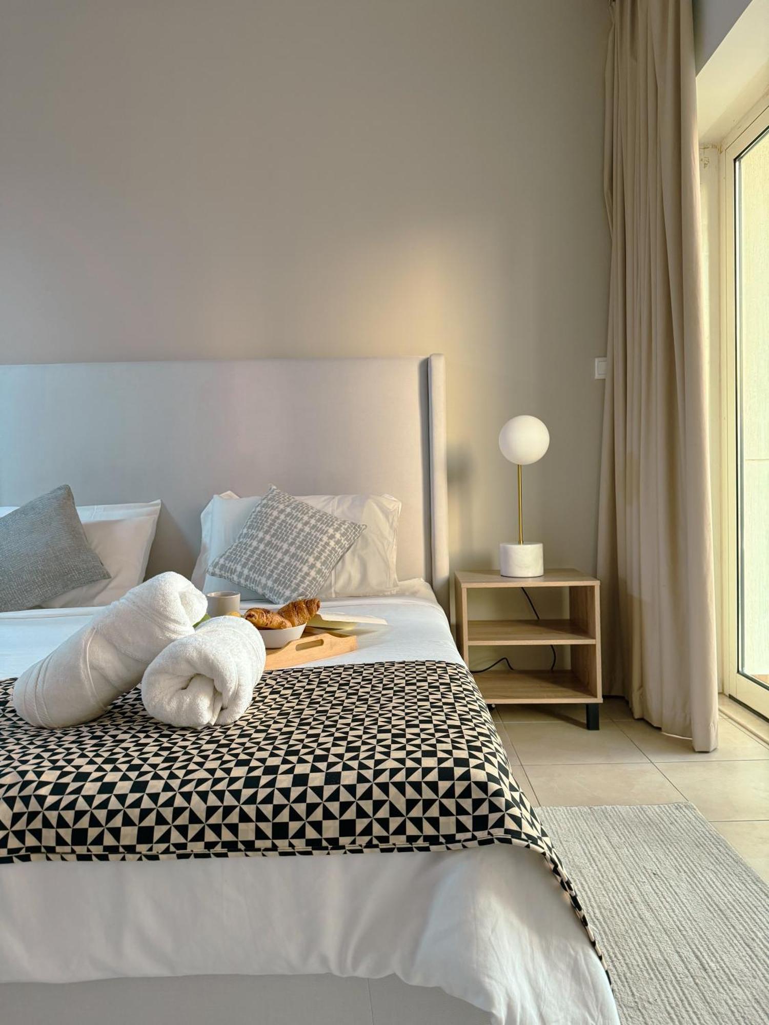 5 Minutes Walk To Mall And Burj Khalifa Apartment Dubai
