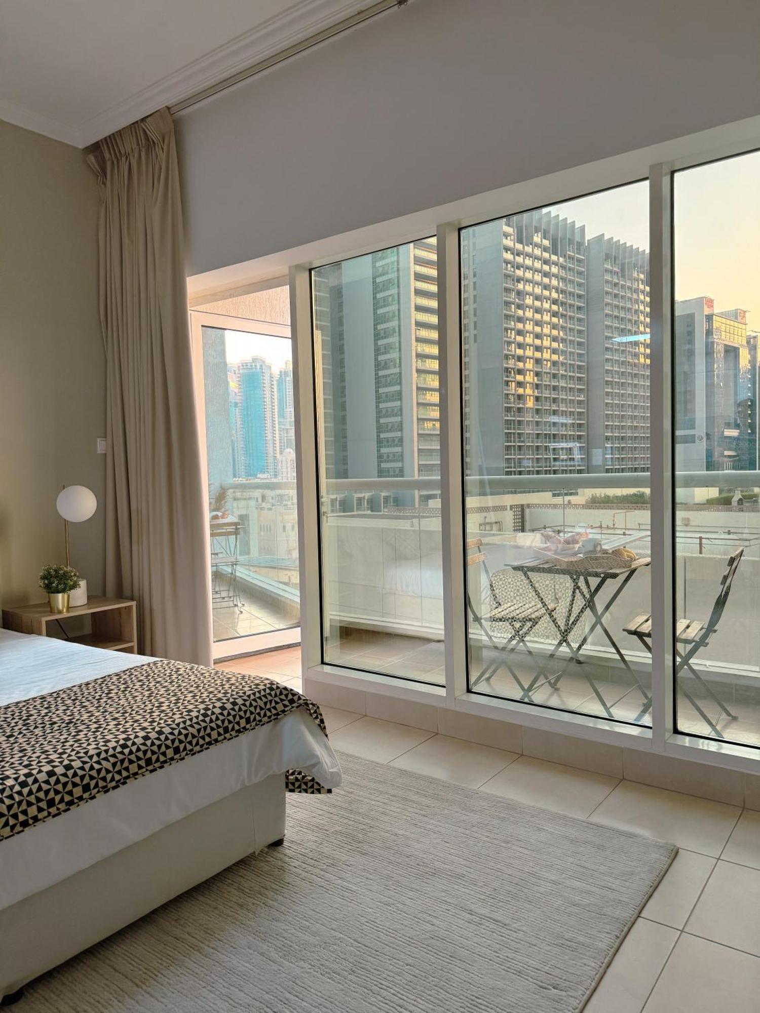 5 Minutes Walk To Mall And Burj Khalifa Apartment