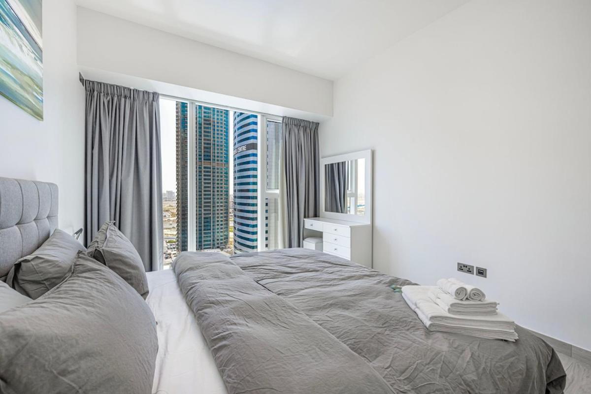 Medore Brand New 1 And A Half Bedroom Apartment *