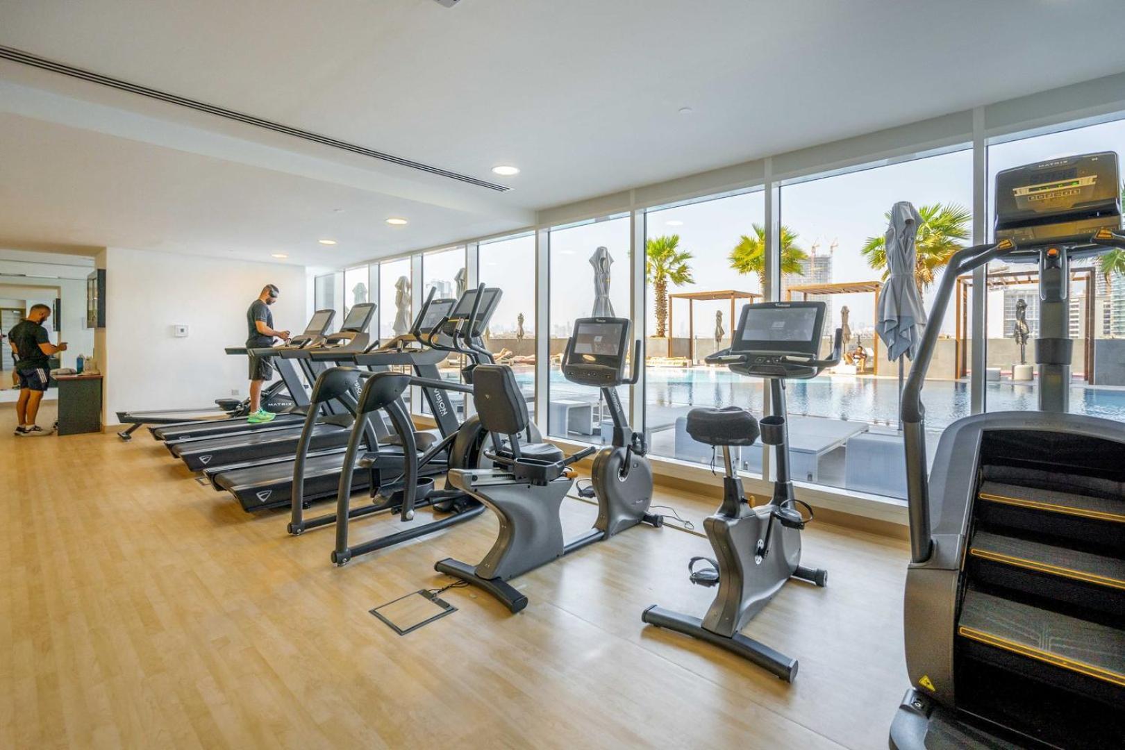 Apartment Modern 1br With Balcony, Pool & Stunning Views Dubai
