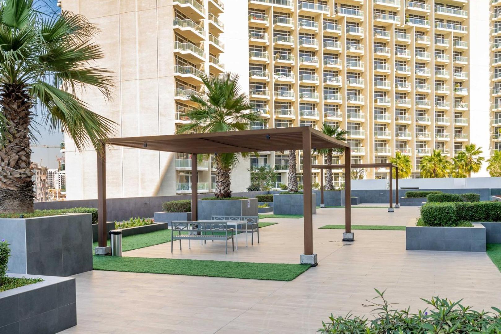 Modern 1br With Balcony, Pool & Stunning Views Apartment *